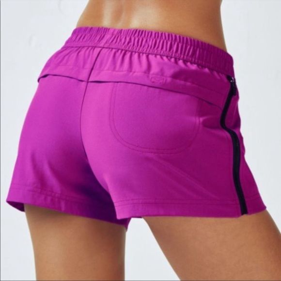 Fabletics Eloise Workout Shorts in Orchid Black Small - Picture 2 of 10